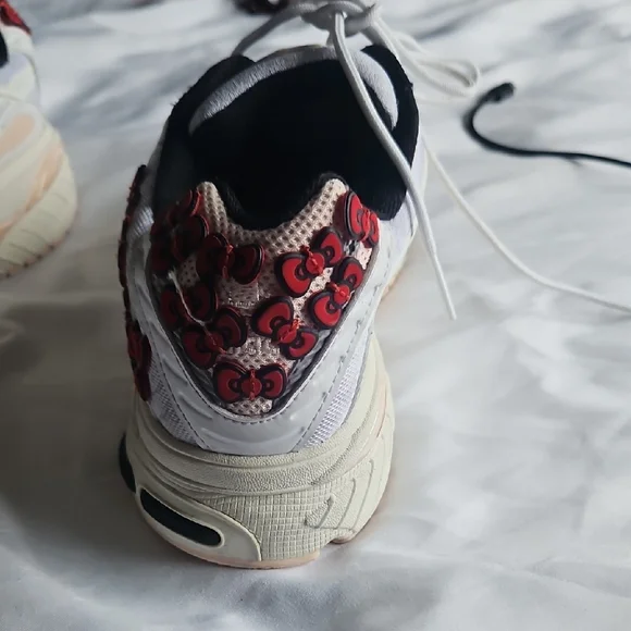 Hello Kitty Women's White and Red Sneakers 50 Anniversary SANRIO 8 US size W - Picture 6 of 10